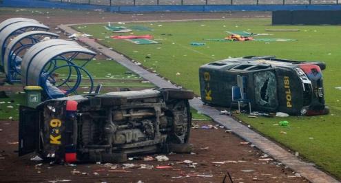 "فيفا" واتحاد الكرة المصري ينعيان ضحايا مأساة إندونيسيا